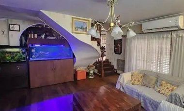 Casa chalet seis ambientes jardin a la venta en Wilde apto acepta permutas