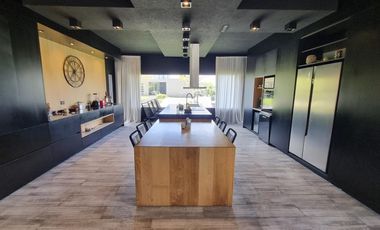 CASA EN VENTA, EL CANTON, BARRIO ISLAS, LOTE AL 300