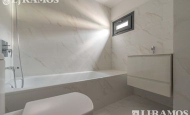 Departamento de 4 amb   dependencia en venta en ARMONY