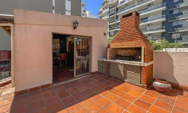 Casa 4 dormitorios con cochera, terraza y parrillero