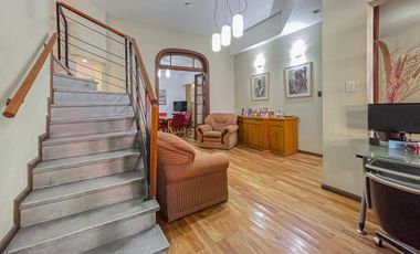 Casa 4 dormitorios con cochera, terraza y parrillero