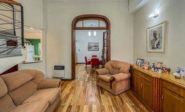 Casa 4 dormitorios con cochera, terraza y parrillero