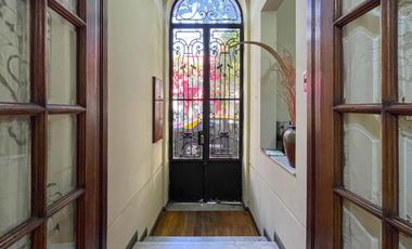 Casa 4 dormitorios con cochera, terraza y parrillero