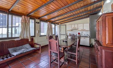 Casa 4 dormitorios con cochera, terraza y parrillero