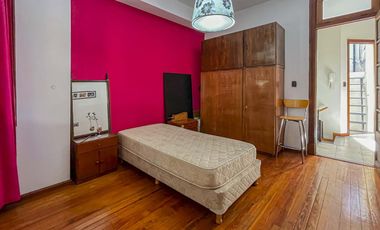 Casa 4 dormitorios con cochera, terraza y parrillero