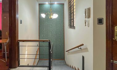 Casa 4 dormitorios con cochera, terraza y parrillero