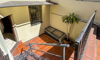 Casa 4 dormitorios con cochera, terraza y parrillero