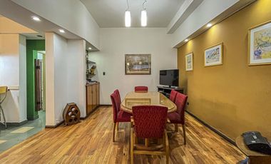 Casa 4 dormitorios con cochera, terraza y parrillero