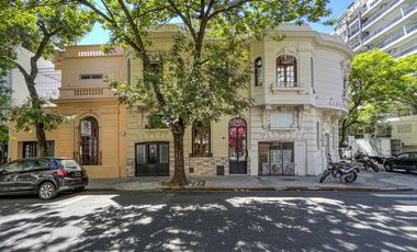 Casa 4 dormitorios con cochera, terraza y parrillero