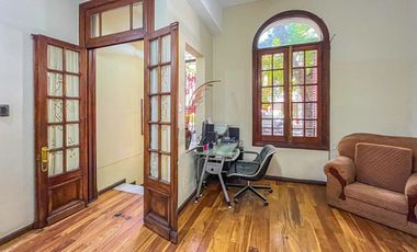 Casa 4 dormitorios con cochera, terraza y parrillero