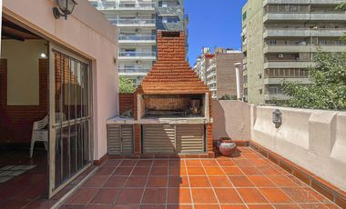 Casa 4 dormitorios con cochera, terraza y parrillero
