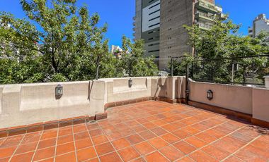 Casa 4 dormitorios con cochera, terraza y parrillero