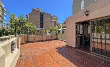 Casa 4 dormitorios con cochera, terraza y parrillero