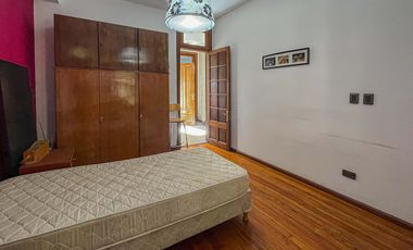 Casa 4 dormitorios con cochera, terraza y parrillero