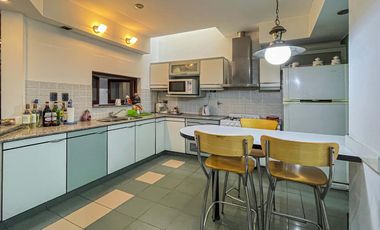 Casa 4 dormitorios con cochera, terraza y parrillero