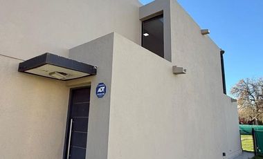 Venta - Casa de 3 dormitorios en Villa Catalina, Rio Ceballos