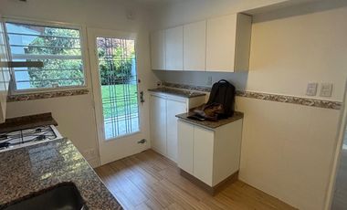 Casa en alquiler de 6 ambientes en Acassuso