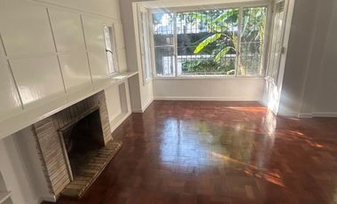 Casa en alquiler de 6 ambientes en Acassuso