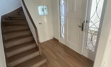 Casa en alquiler de 6 ambientes en Acassuso