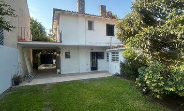 Casa en alquiler de 6 ambientes en Acassuso