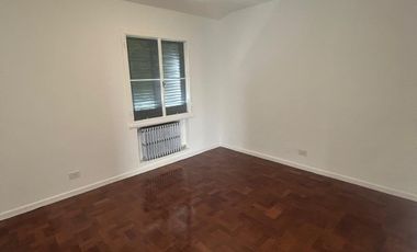 Casa en alquiler de 6 ambientes en Acassuso