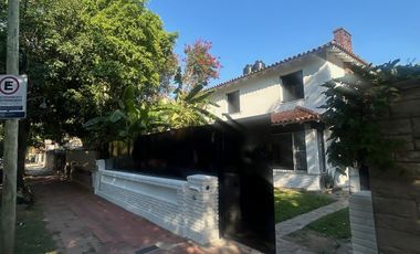 Casa en alquiler de 6 ambientes en Acassuso
