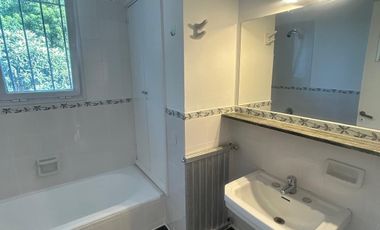 Casa en alquiler de 6 ambientes en Acassuso