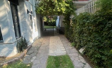 Casa en alquiler de 6 ambientes en Acassuso