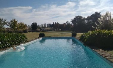 Espectacular Casa en Club de Polo en Lobos