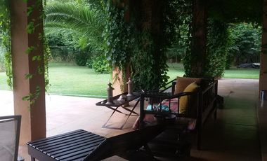 Espectacular Casa en Club de Polo en Lobos