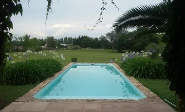 Espectacular Casa en Club de Polo en Lobos