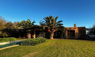 Espectacular Casa en Club de Polo en Lobos