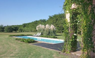 Espectacular Casa en Club de Polo en Lobos