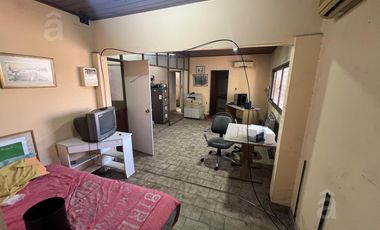 Local con depósito en Venta en Villa Ballester