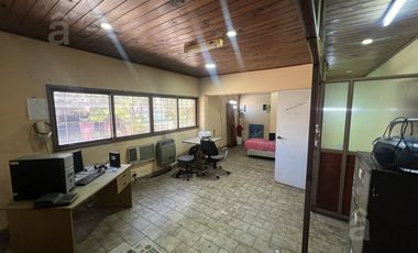 Local con depósito en Venta en Villa Ballester