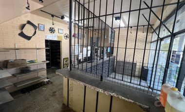 Local con depósito en Venta en Villa Ballester