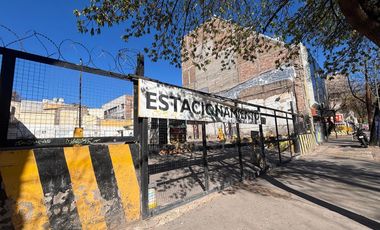 Playa de estacionamiento / Terreno en venta en Capital Ciudad de Mendoza