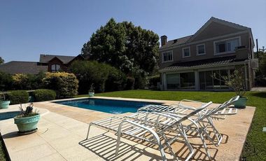 Casa Club de Campo Abril