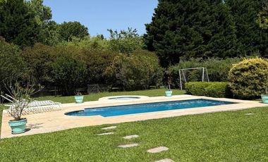 Casa Club de Campo Abril