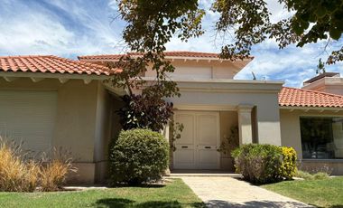 Casa a la venta en Barrio Club de Campo