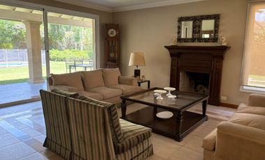 Casa a la venta en Barrio Club de Campo