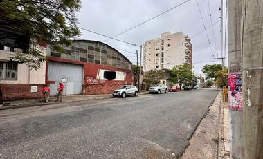 Galpón en Venta en  Alberdi Apto Construcción Edificio. 300 m2 (12x25)
