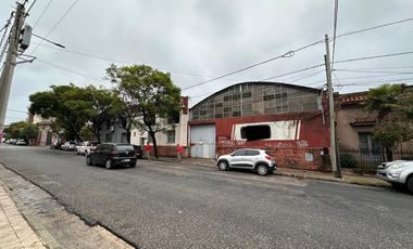 Galpón en Venta en  Alberdi Apto Construcción Edificio. 300 m2 (12x25)
