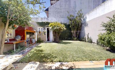 Casa 4 ambientes con jardín reciclada - Martínez