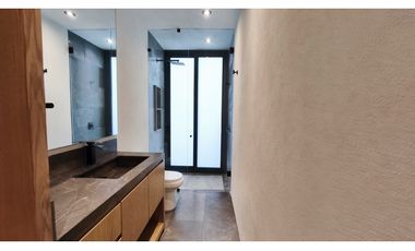 CASA EN VENTA CON VISTA AL LAGO DE VALLE DE BRAVO