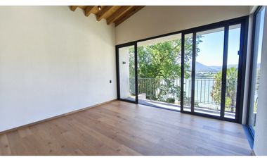 CASA EN VENTA CON VISTA AL LAGO DE VALLE DE BRAVO