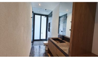 CASA EN VENTA CON VISTA AL LAGO DE VALLE DE BRAVO