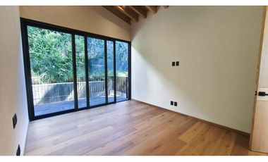 CASA EN VENTA CON VISTA AL LAGO DE VALLE DE BRAVO