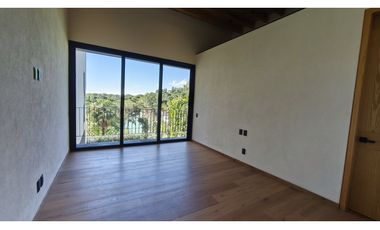 CASA EN VENTA CON VISTA AL LAGO DE VALLE DE BRAVO