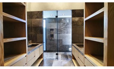 CASA EN VENTA CON VISTA AL LAGO DE VALLE DE BRAVO